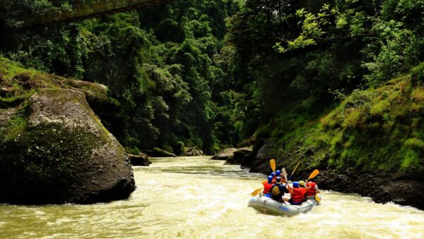 Aventura en Costa Rica (Rafting en el Río Pacuare)