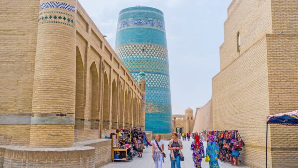 Mercadillo en las calles de Khiva