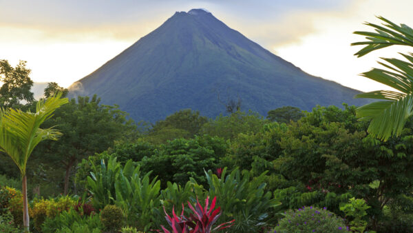 Volcà Arenal (volcans de Costa Rica actius)