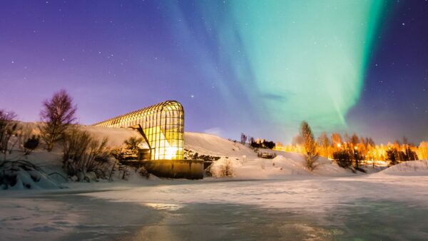 Aurora Boreal sobre el Museo Arktikum, Rovaniemi