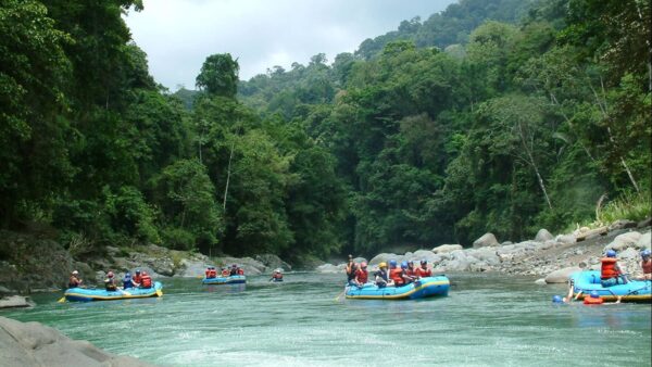 Rafting en el Río Pacuare / Foto cedida por GWA-Green World Adventures